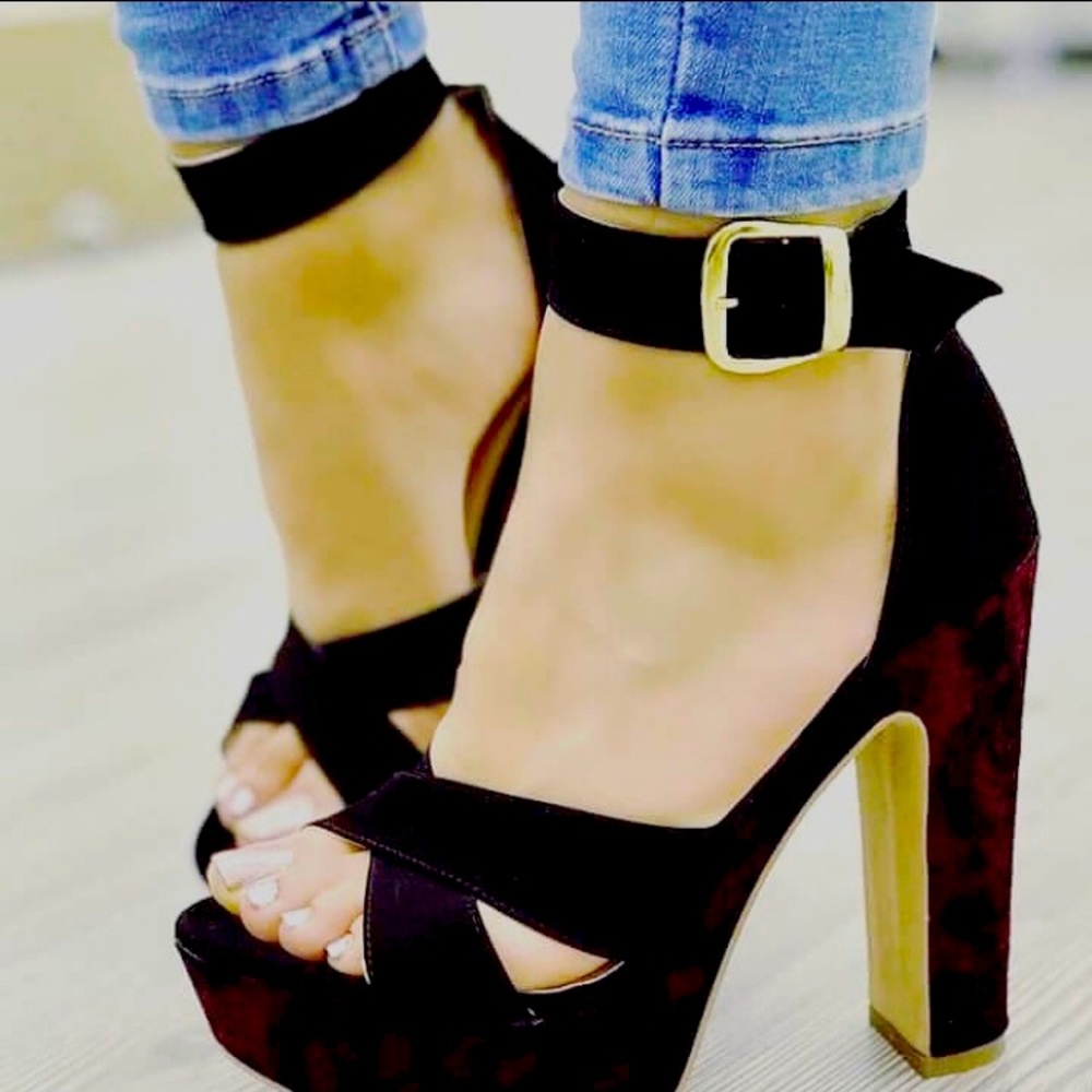 Color black size 7